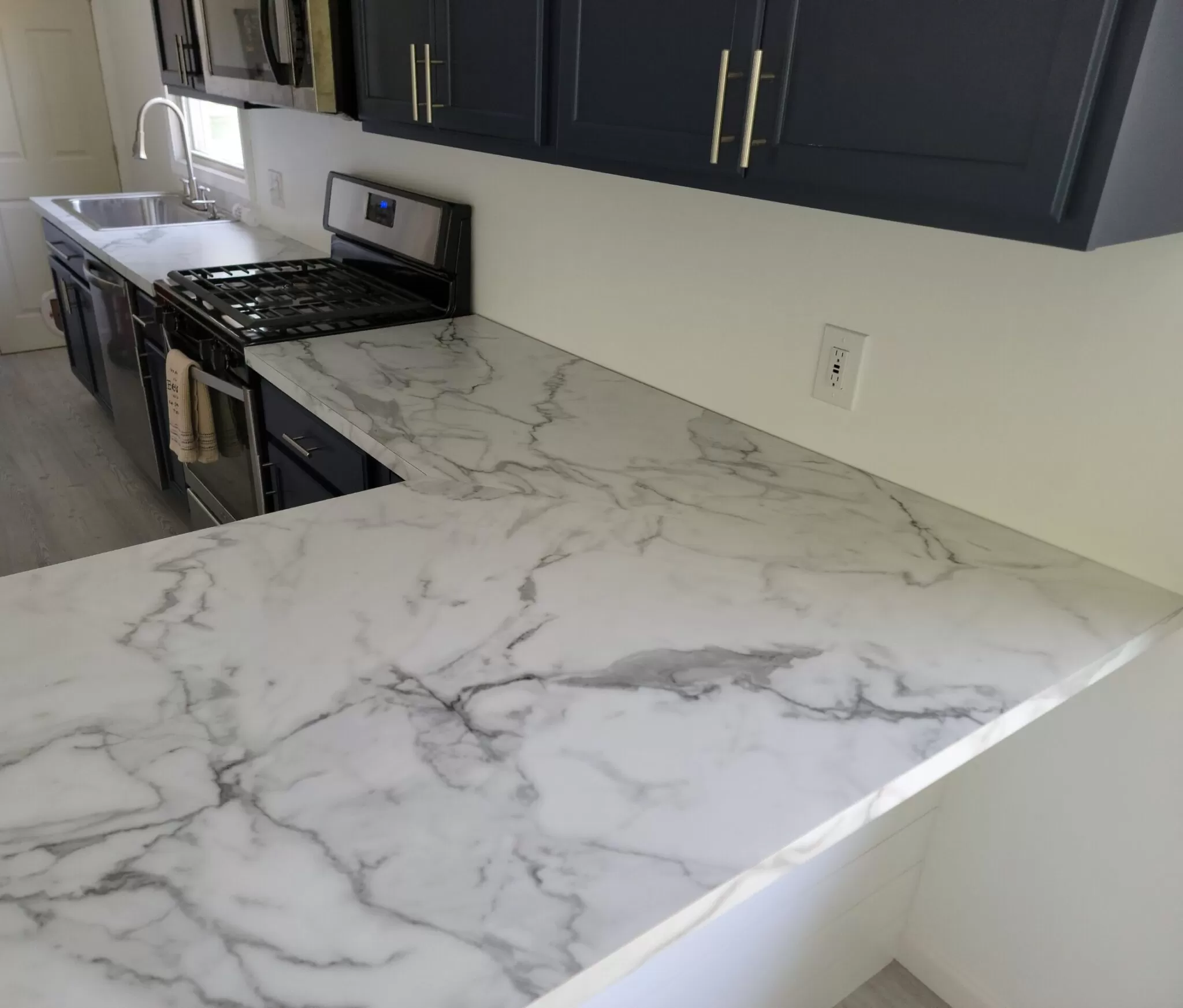 Bold Contemporary Kitchen Remodel by Safeguard Renovation & Remodeling project photo